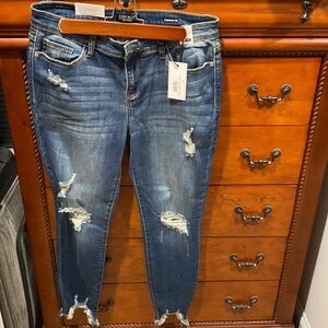 Destroyed hem skinny jeans